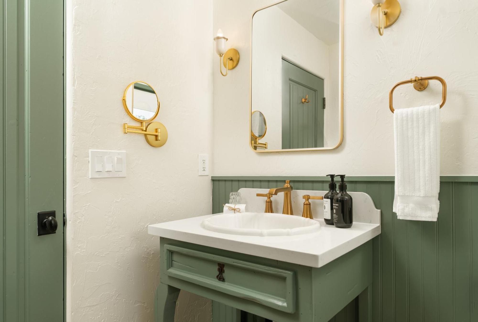 Petit Soleil - Bed, Breakfast And Bar * San Luis Obispo