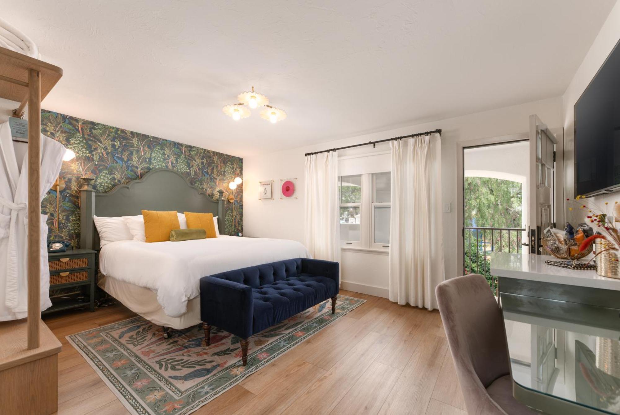 Petit Soleil - Bed, Breakfast And Bar Bed & Breakfast *
