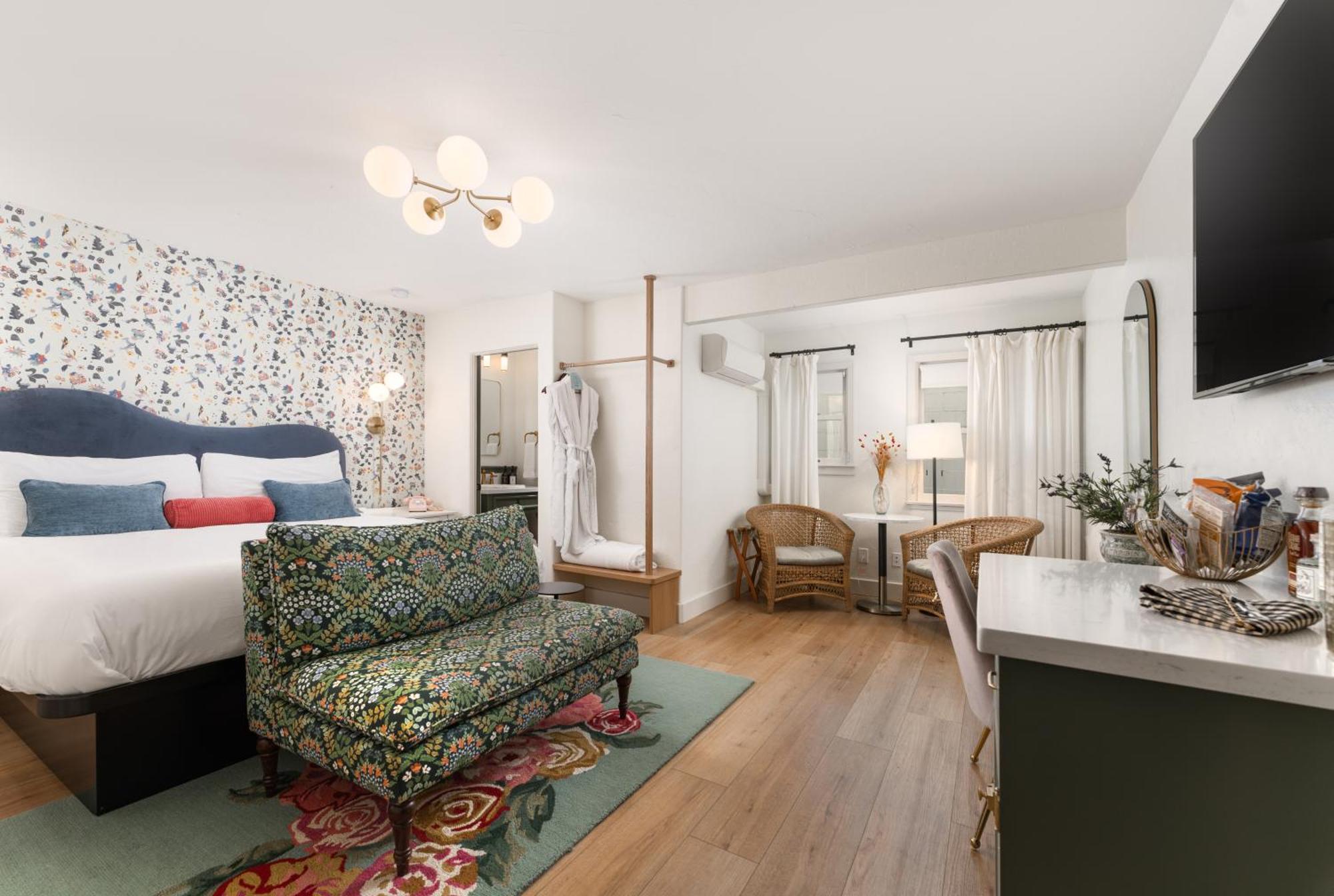 Petit Soleil - Bed, Breakfast And Bar * San Luis Obispo