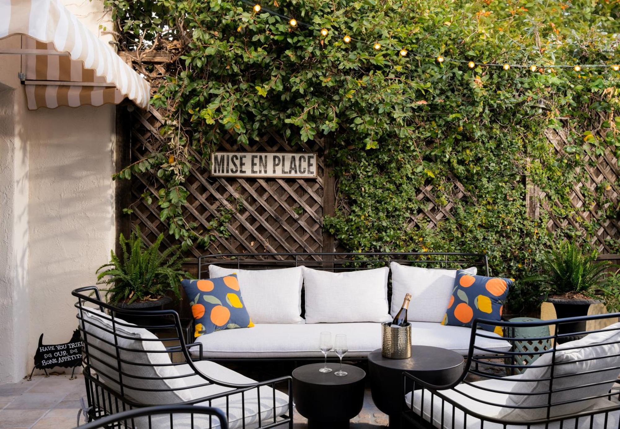 Petit Soleil - Bed, Breakfast And Bar *